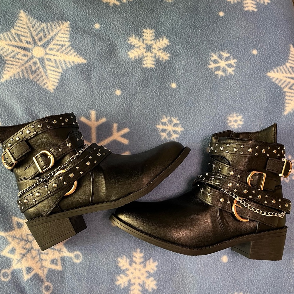 NWOT Studded Buckle Chain Ankle Boots, Chunky Low Heeled Booties, Side Zipper - Picture 10 of 10